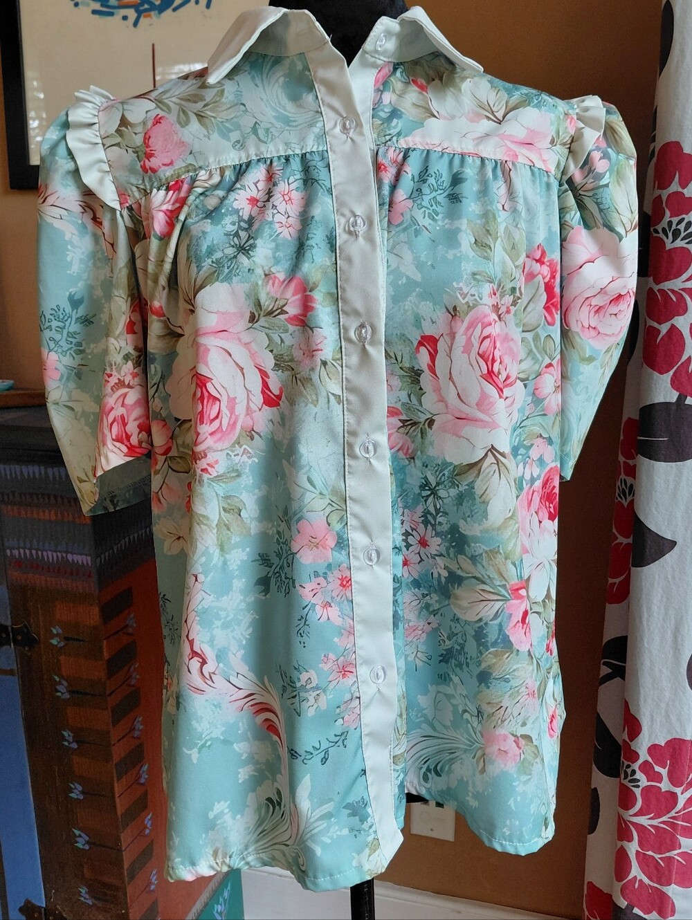 Mint Boutique Floral Button-Front Puff Sleeve Blouse in Mint and Pink